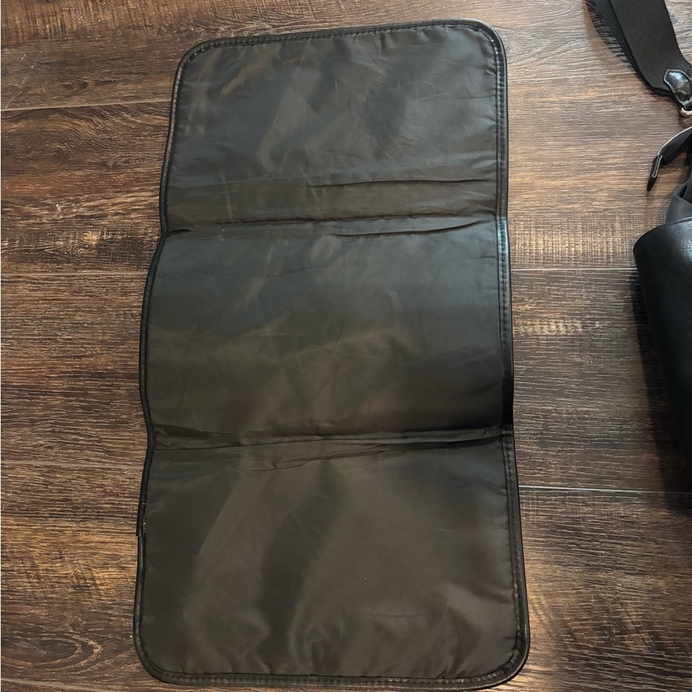 BÉIS The Diaper or Everyday Bag In Black - Picture 16 of 16